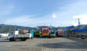 Di Penyeberangan Bitung Pengemudi Tegur Awak Kapal Ferry ....