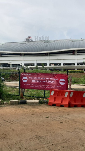 Akses Tol  Jakarta - Cikampek Menuju Stasiun KA Cepat Halim Ditutup Permanen