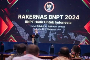 Plt.Menkopolhukam, Mengingatkan Aparat Jangan Lengah.