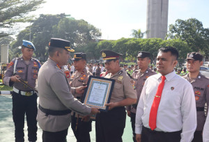 90 Personel Polresta Bandara Soetta Terima Penghargaan