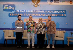 Masyarakat di Himbau Gunakan Angkutan Umum