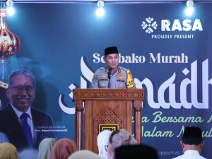 Sembako Murah di Halaman Masjid Al-Kautsar Polda Metro Jaya Diserbu Pengunjung