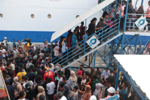 KM Dobonsolo  Angkut Ribuan Pemudik Pada Arus Balik Dari Semarang ke Jakarta