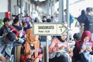 Puncak arus Balik, Ribuan Pemudik Padati Stasiun Kereta Api