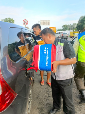 Ratusan Pemudik Kehabisan BBM di Jalan Tol, Untung Ada Motorist Pertamina