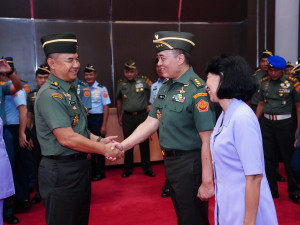 Kasum TNI Pimpin Acara Laporan Korps Kenaikan Pangkat 19 Perwira Tinggi TNI