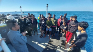 Bakamla RI Jemput 18 Nelayan di Perairan Asmore Reef perbatasan Indonesia -Australia