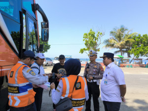 Ngeri ....!!!!!  55,27 Persen Bus  Pariwisata Tidak Laik Jalan