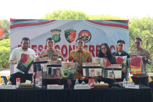 Lima Pencuri  Bobol Koper,Penumpang di Bandara Soekarno-Haatta Ditangkap