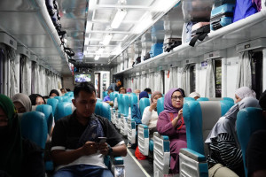 Penumpang Bikin Gaduh, Ganggu Kenyamanan,  Ini Tindakan PT KAI