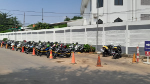 Stasiun KA Pasar Senen Perluas Area Parkir  Sepeda Motor