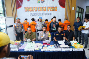Kapolres Bekasi Umumkan Telah Mengamankan Barang Haram Senilai 7 Miliar Rupiah