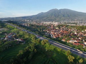 Arus Kendaraan di Ruas Tol di Trans Jawa Terus Meningkat