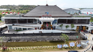 Dirut Jasa Marga  Subakti Syukur Teken Prasasti  Grha Bali Tol