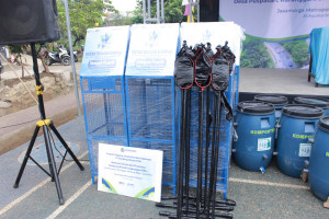 Pengelola Tol Jagorawi Serahkan Bantuan Kebersihan di Desa  Puspasari