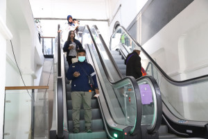 Integrasikan Penumpang KRL dan KAJJ,  Stasiun Pasar Senen  Operasikan Eskalator Penghubung