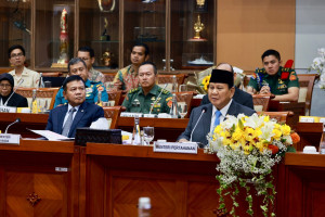 Dipenghujung  Masa Tugasnya, Menhan Prabowo Hadiri Raker   Bersama Komisi I DPR RI