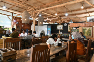 Omzet Pedagang Meroket Gara-Gara Pertamina Grand Prix of Indonesia 2024