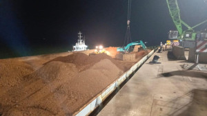 Terminal Kijing Pontianak Menambah Perangkat Bongkar Muat, Dukung  Smelter Grade Alumina