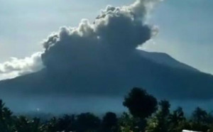 Gunung Lewotobi Laki  NTT  Erupsi Sejumlah Penerbangan Cancel