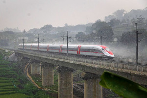 Cuaca Buruk, Ini Yang  Wajib Diperhatikan Calon Penumpang Kereta Cepat
