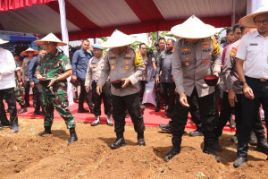 Polri Peduli Ketahanan Pangan, Manfaatkan Kahan Kosong Pekarangan Rumah