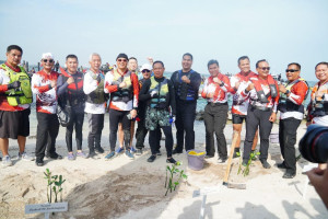 Panglima TNI Cup 2024, Cetak Rekor MURI, Bagikan Sembako dan Tanam Pohon untuk Masyarakat Pulau Kelor