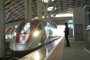 Momen Pilkada Kereta Cepat WHOOSH Tetap Beroperasi Normal
