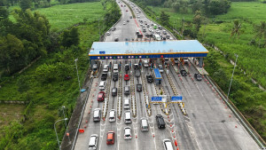  Volume Lalu Lintas di Sejumlah Gerbang Tol Wilayah Trans Jawa Meningkat