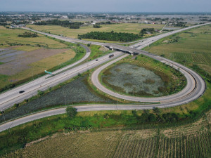 Ruas Tol Kualanamu dan  Samarinda Dibajiri  Kendaraan, Jakarta-Cikampek Merayap