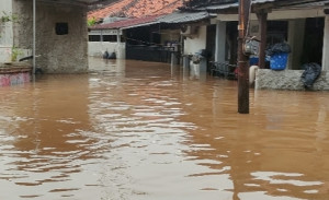 Jakarta Dikepung Banjir, KA Commuter  Lakukan Rekayasa Operasi