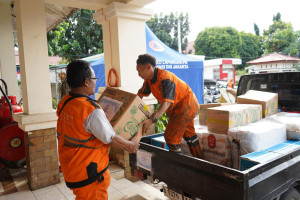 Jasamarga Metropolitan Tollroad Region Salurkan Bantuan untuk Korban Banjir di Jakarta Timur