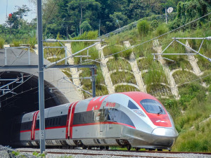 Tiket Kereta Cepat Kini Sudah Bisa Dipesan Dua Minggu Sebelum Keberangkatan