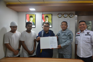 Bakamla RI Jemput Dua Nelayan Indonesia di Perbatasan Terluar Indonesia Malaysia