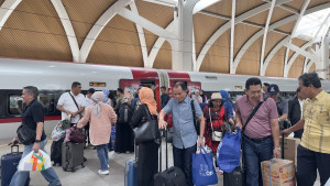 Kereta Cepat, Woosh Jakarta-Bandung Hanya Rp200 Ribu ?? .....Ini Syaratnya