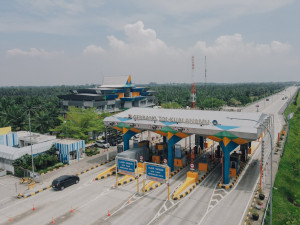 Sejumlah Ruas Tol   di Luar Jawa  Mulai Dipadati Kendaraan Pemudik