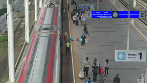 Masyarakat Manfaakan Libur Lebaran Dengan Naik Kereta Cepat , Halim  - Padalarang Menjadi Rute Favorit