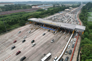 Arus  Balik Padati Ruas  Tol,  Kendaraan dari Wilayah Timur Trans Jawa Melalui GT Cikampek Utama Tercatat 260 Ribu 