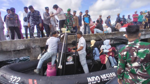 Alur Layar  Dangkal, Bakamla RI Kirim Bantuan Transportasi  Bagi Warga Pulau Enggano