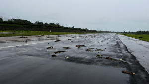 Banjir Genangi Landasan Pacu Bandara  Oesman Sadik Halmahera