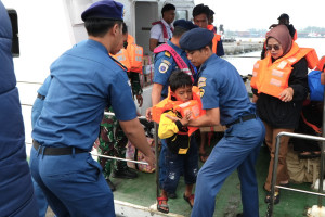 Ditjen Hubla Kerahkan Kapal Bantuan Untuk  Masyarakat di Pulau Enggano 