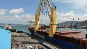 PTP Nonpetikemas Cabang Panjang Layanj Bongkar Lokomotif Impor dari Amerika 