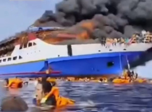Kecelakaan Kapal Kembali Terulang, KM Barcelona 5 Terbakar, Ratusan Penumpang Berhamburan ke Laut