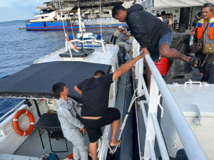 Bakamla RI Evakuasi Korban Kebakaran KMP Barcelona 5 , Dilaporkan 5 Meninggal Dunia