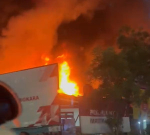Pasar Taman Puring Terbakar Saat Magrib, Pedagang Pasrah