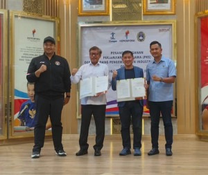 Menpora Beri Edukasi Suporter Indonesia