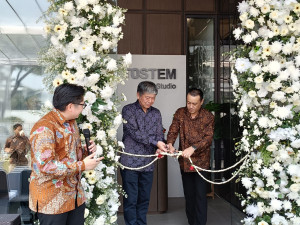 TOSTEM Studio Ingin Pastikan Kualitas Jendela Pintu Aluminium