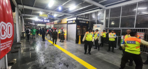 Massa Bergerak,  Untuk Sementara Commuter Line Cikarang Tidak Berhenti di Stasiun Karet