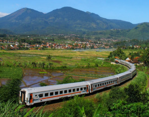 PT KAI Mencatat  Pendapatan Semester 1/2025 Rp.16,8 T,  Proyeksi Akhir Tahun Rp. 36,7 T