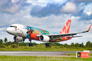 Ini Harapan Menhub Dudy Usai  Penerbangan Perdana Air Asia di Bandara  Internasional Supadio 